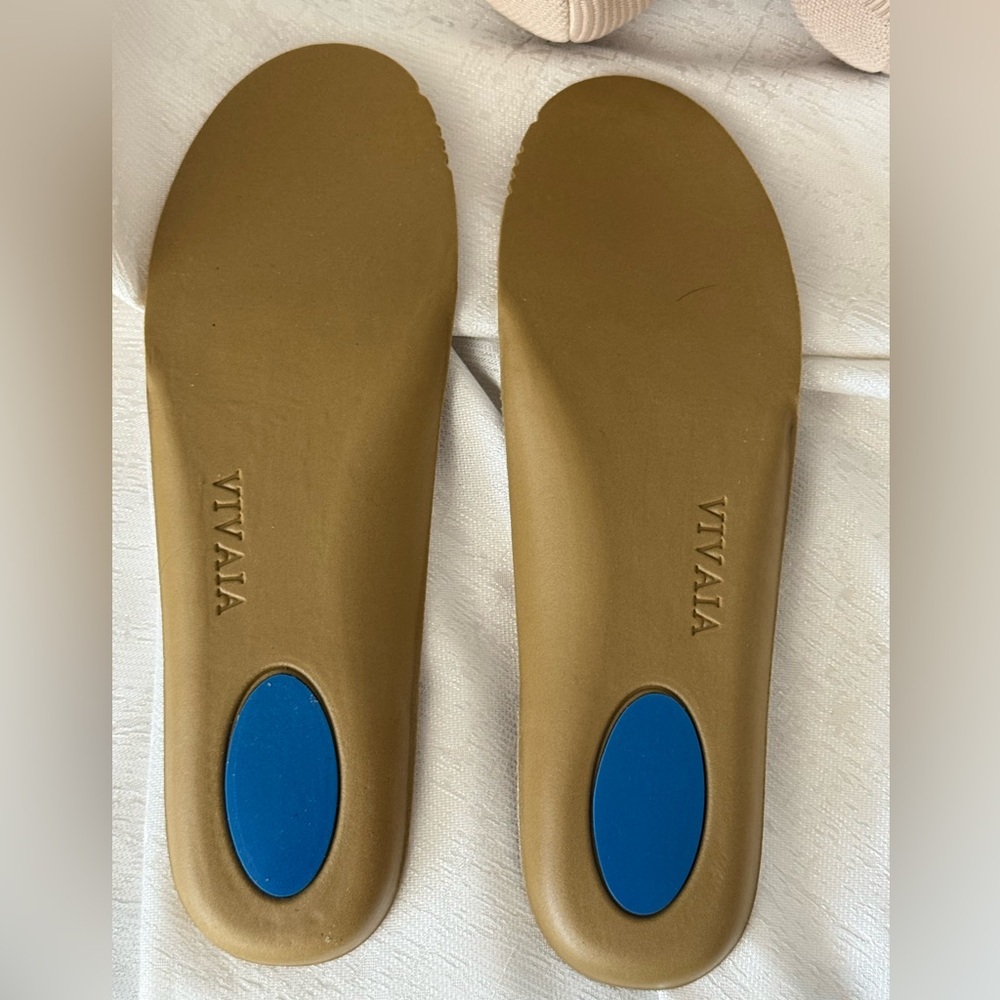 Vivaia Claire Round-Toe Flats - Picture 15 of 15